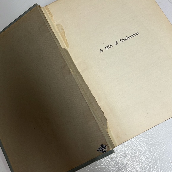 1912 Novel: A Girl of Distinction by Bessie Marchant - Picture 12 of 12